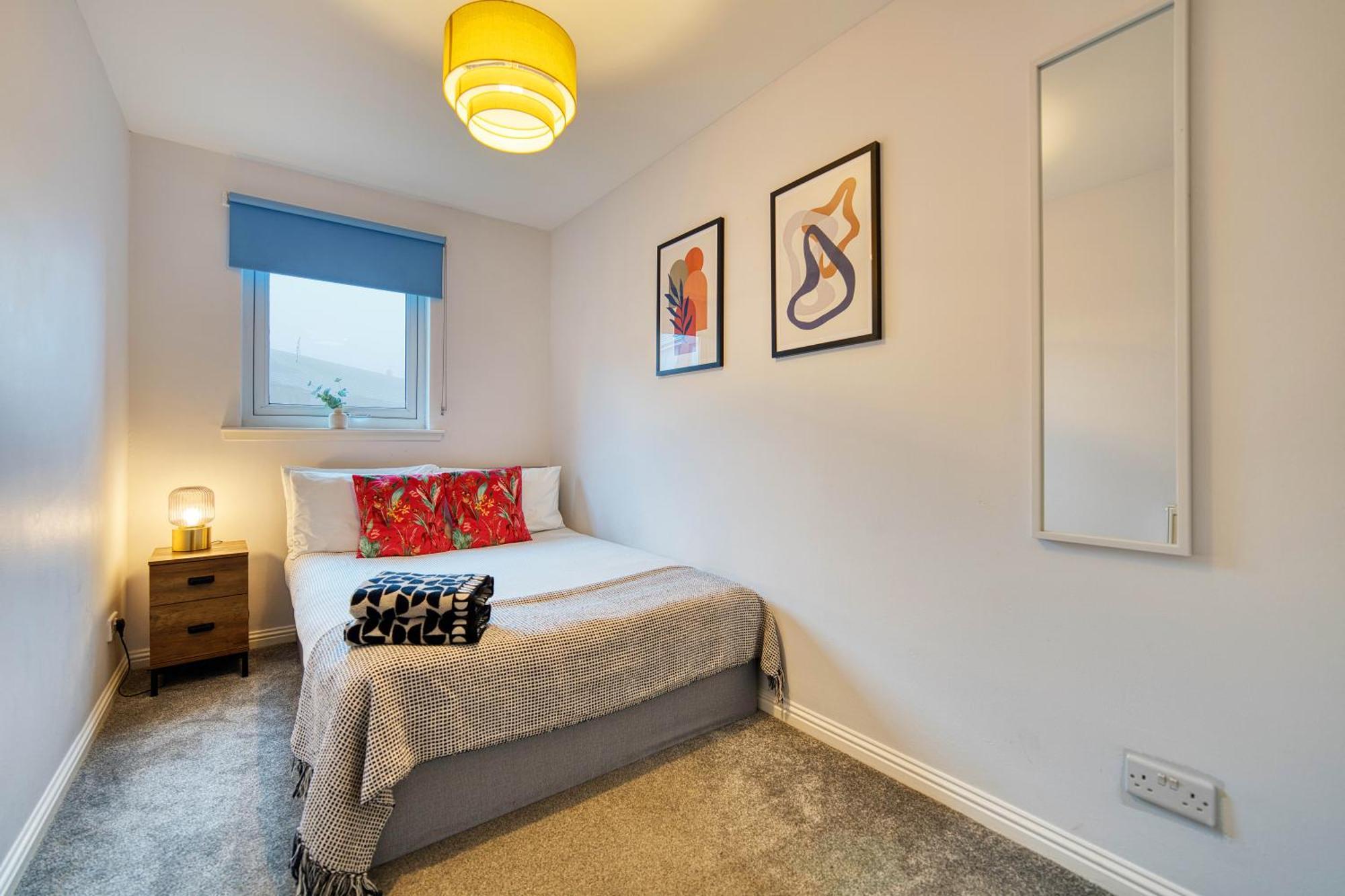 Modern 2 Bed Flat With Free Parking Appartement Glasgow Buitenkant foto