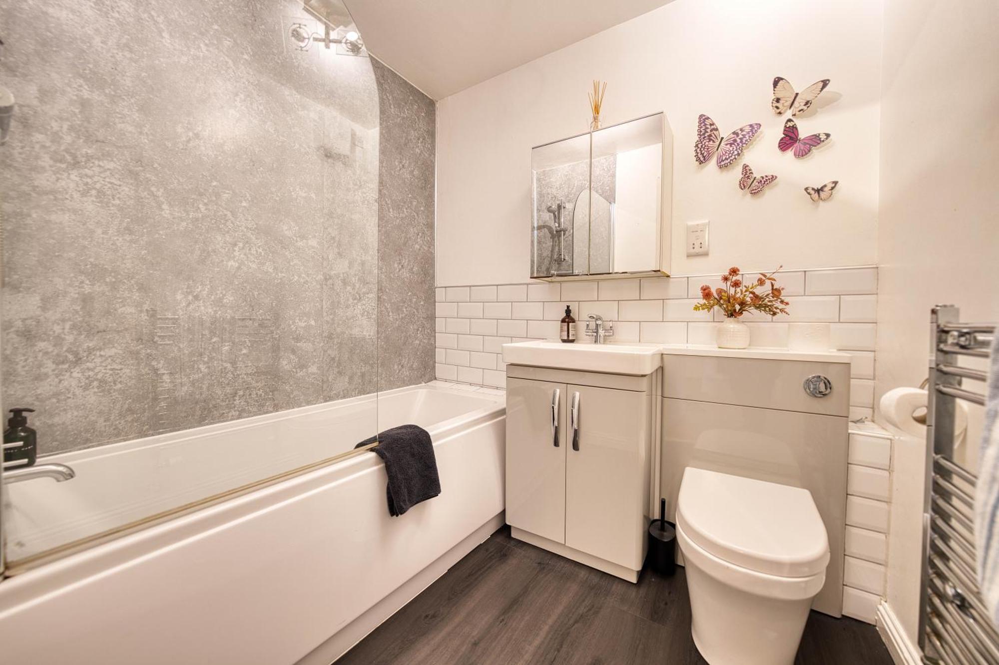Modern 2 Bed Flat With Free Parking Appartement Glasgow Buitenkant foto